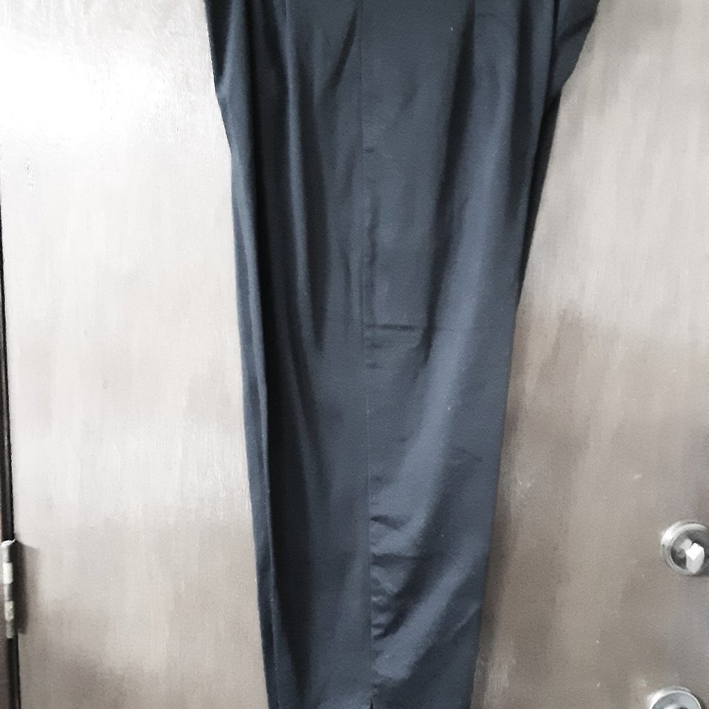 NEW BLACK CAPRI PANTS